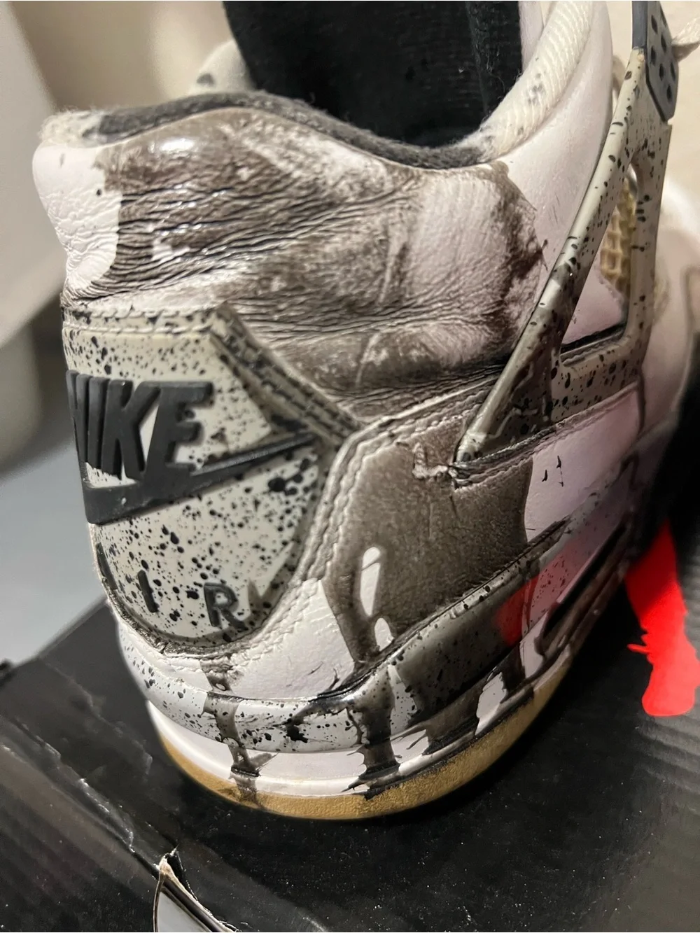 Air Jordan 4 Retro Men’s Sneakers - White/Black/Cement